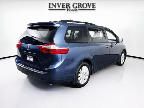 2017 Toyota Sienna XLE