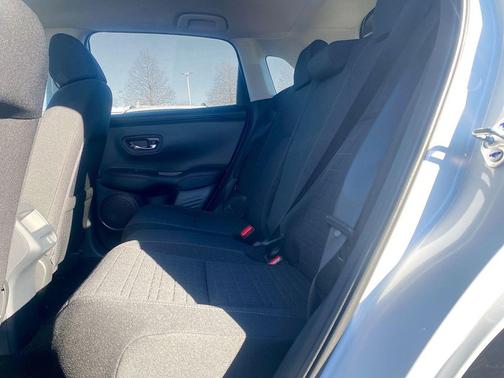 PLATINUM_WHITE 2026 Honda HR-V LX