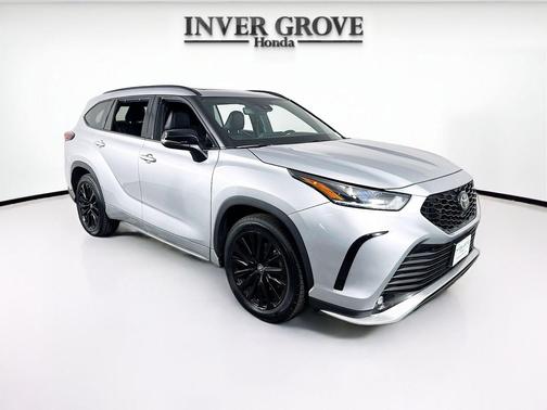 Celestial Silver Metallic 2025 Toyota Highlander XSE
