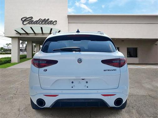 2023 Alfa Romeo Stelvio Estrema AWD