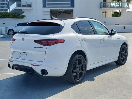2023 Alfa Romeo Stelvio Estrema AWD
