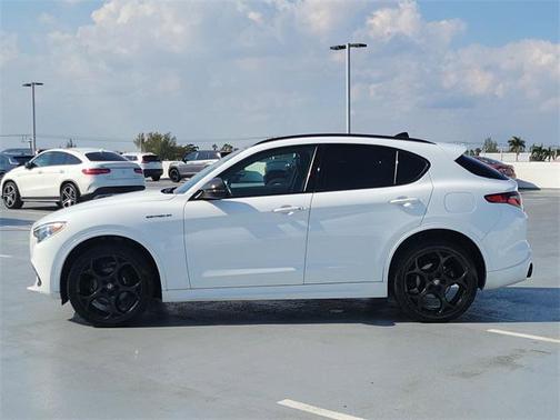 2023 Alfa Romeo Stelvio Estrema AWD