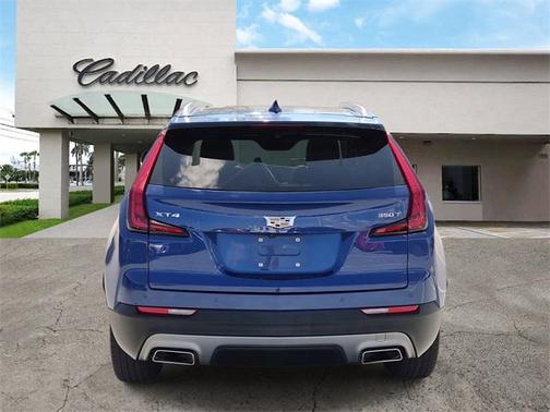 2023 Cadillac XT4 Premium Luxury