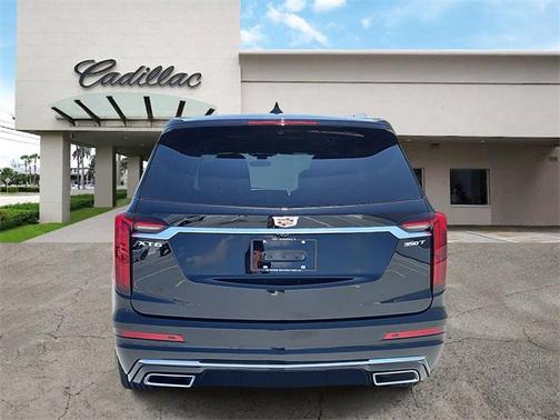 2025 Cadillac XT6 Luxury FWD