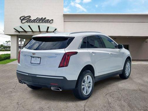 Crystal White Tricoat 2026 Cadillac XT5 Luxury