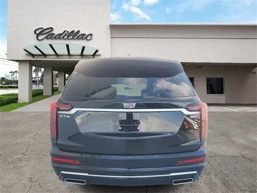 2025 Cadillac XT6 Premium Luxury FWD
