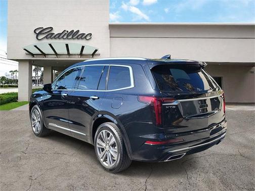 2022 Cadillac XT6 Premium Luxury FWD