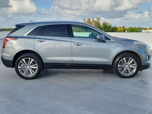 Argent Silver Metallic 2023 Cadillac XT5 Premium Luxury
