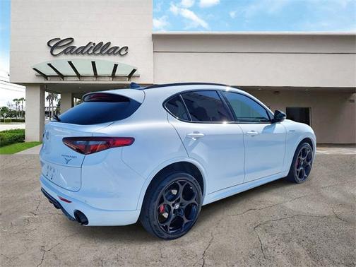 2023 Alfa Romeo Stelvio Veloce AWD