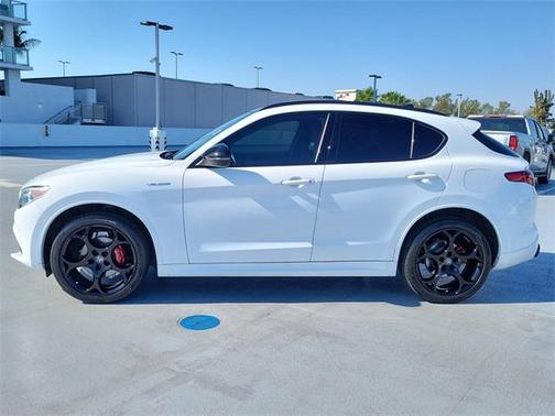 2023 Alfa Romeo Stelvio Veloce AWD