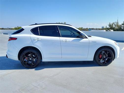 2023 Alfa Romeo Stelvio Veloce AWD