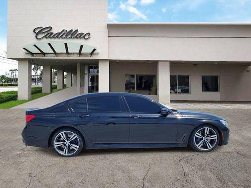 Black Sapphire Metallic 2017 BMW 740 740i