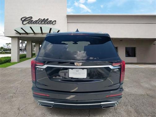 2022 Cadillac XT6 Premium Luxury FWD