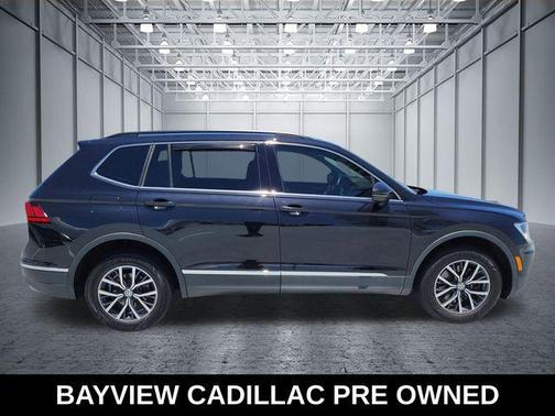 Deep Black 2020 Volkswagen Tiguan 2.0T SE