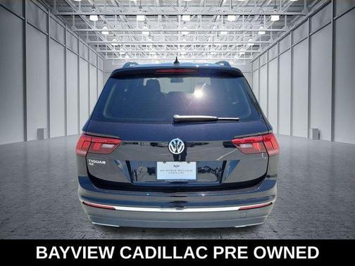 Deep Black 2020 Volkswagen Tiguan 2.0T SE