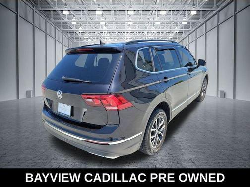 Deep Black 2020 Volkswagen Tiguan 2.0T SE