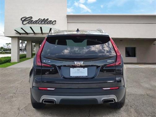 2022 Cadillac XT4 Premium Luxury