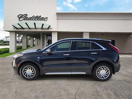 2022 Cadillac XT4 Premium Luxury