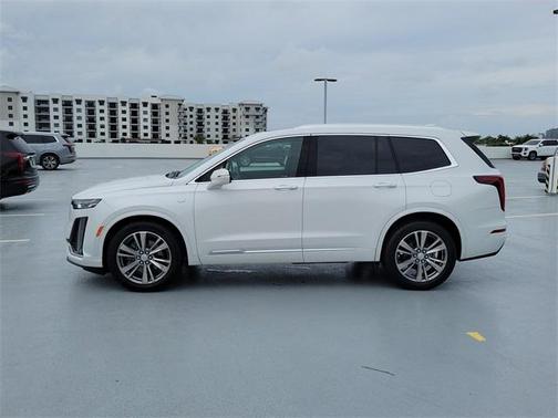 2025 Cadillac XT6 Premium Luxury FWD