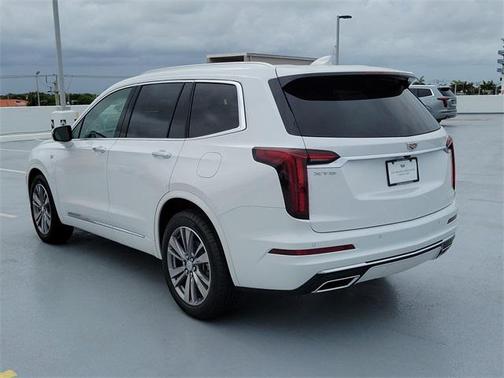 2025 Cadillac XT6 Premium Luxury FWD