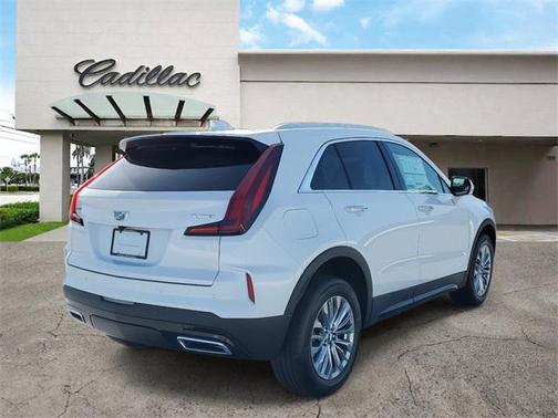2025 Cadillac XT4 Premium Luxury