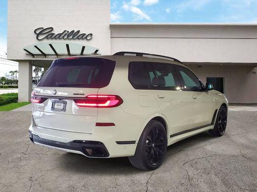 Alpine White 2023 BMW X7 xDrive40i