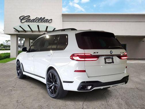 Alpine White 2023 BMW X7 xDrive40i
