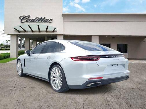 2018 Porsche Panamera 4