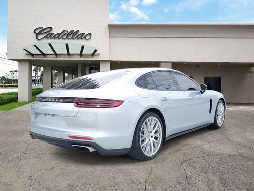 2018 Porsche Panamera 4