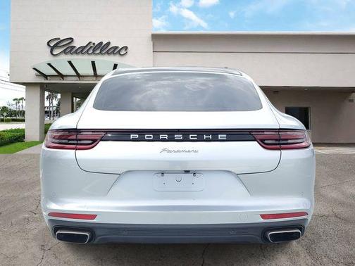 2018 Porsche Panamera 4