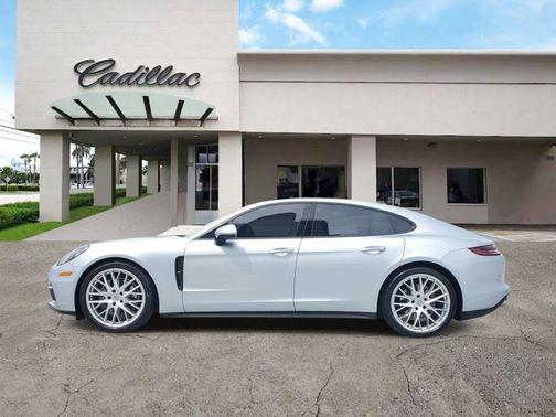 2018 Porsche Panamera 4