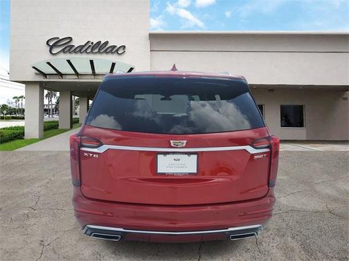 2022 Cadillac XT6 Luxury FWD