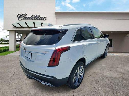 Crystal White Tricoat 2026 Cadillac XT5 Premium Luxury