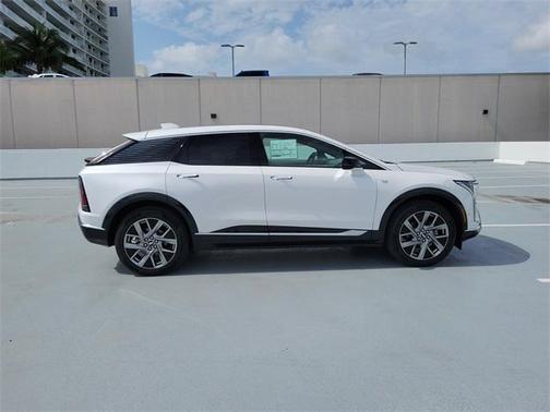 2025 Cadillac OPTIQ Luxury 2 AWD
