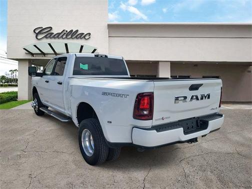 2025 RAM 3500 Lone Star Crew Cab 4x4 8' Box