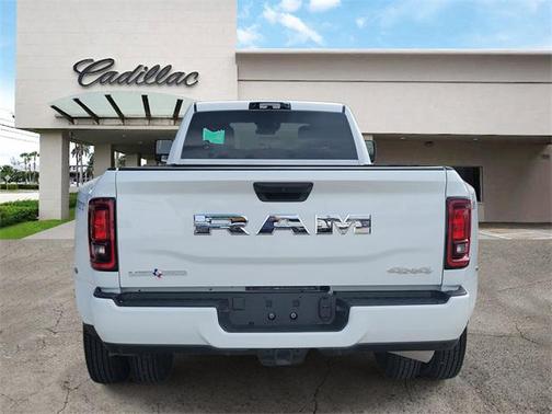 2025 RAM 3500 Lone Star Crew Cab 4x4 8' Box