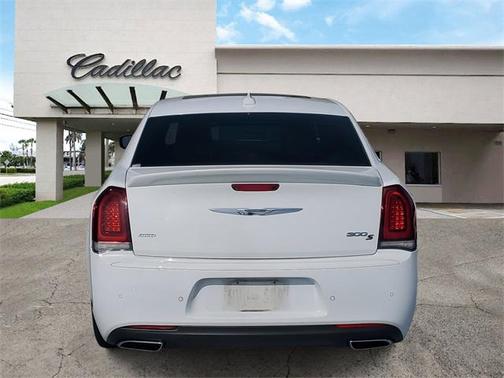 2018 Chrysler 300 S