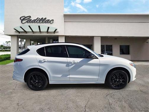 2021 Alfa Romeo Stelvio Base