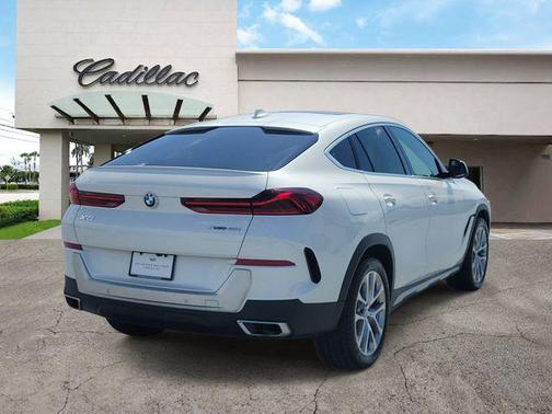 Mineral White Metallic 2021 BMW X6 xDrive40i