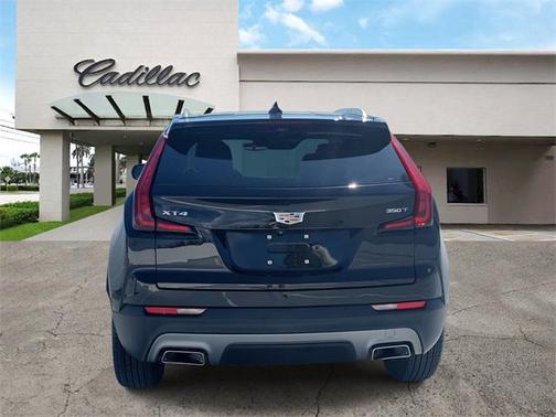 2022 Cadillac XT4 Premium Luxury