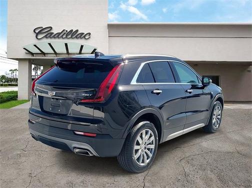 2022 Cadillac XT4 Premium Luxury