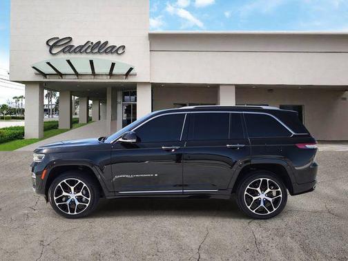 2022 Jeep Grand Cherokee Summit