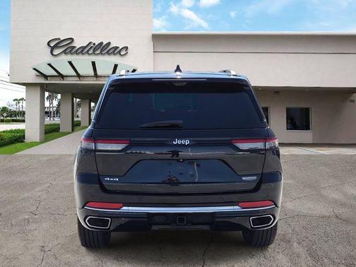 2022 Jeep Grand Cherokee Summit