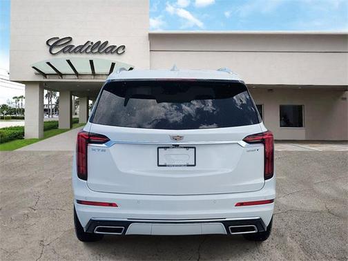2025 Cadillac XT6 Luxury FWD