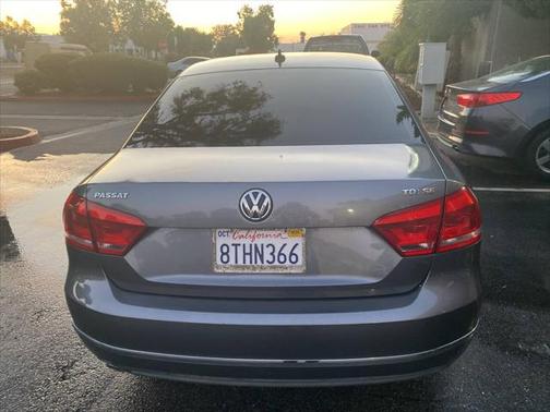 2013 Volkswagen Passat 2.0 TDI SE w/ Sunroof