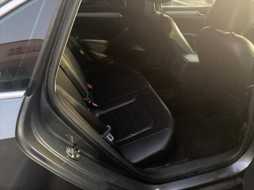 2013 Volkswagen Passat 2.0 TDI SE w/ Sunroof