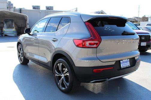 Photo 5 of 32 of 2020 Volvo XC40 T5 Inscription