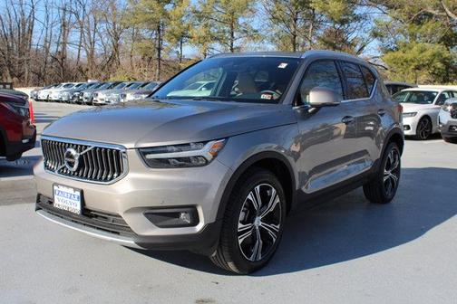 Photo 3 of 32 of 2020 Volvo XC40 T5 Inscription