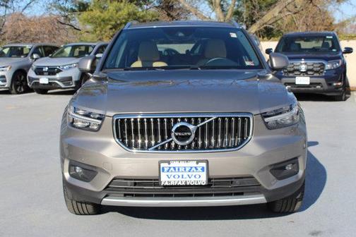 Photo 2 of 32 of 2020 Volvo XC40 T5 Inscription