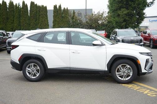 White Pearl 2025 Hyundai TUCSON SE